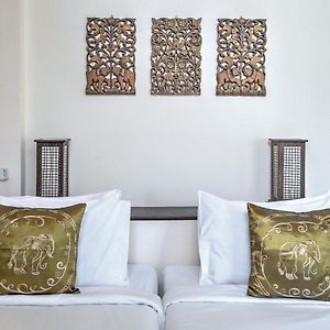 Twin Bed Bungalow Garden View